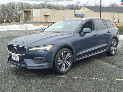 2023 Volvo V60 Cross Country B5 Plus