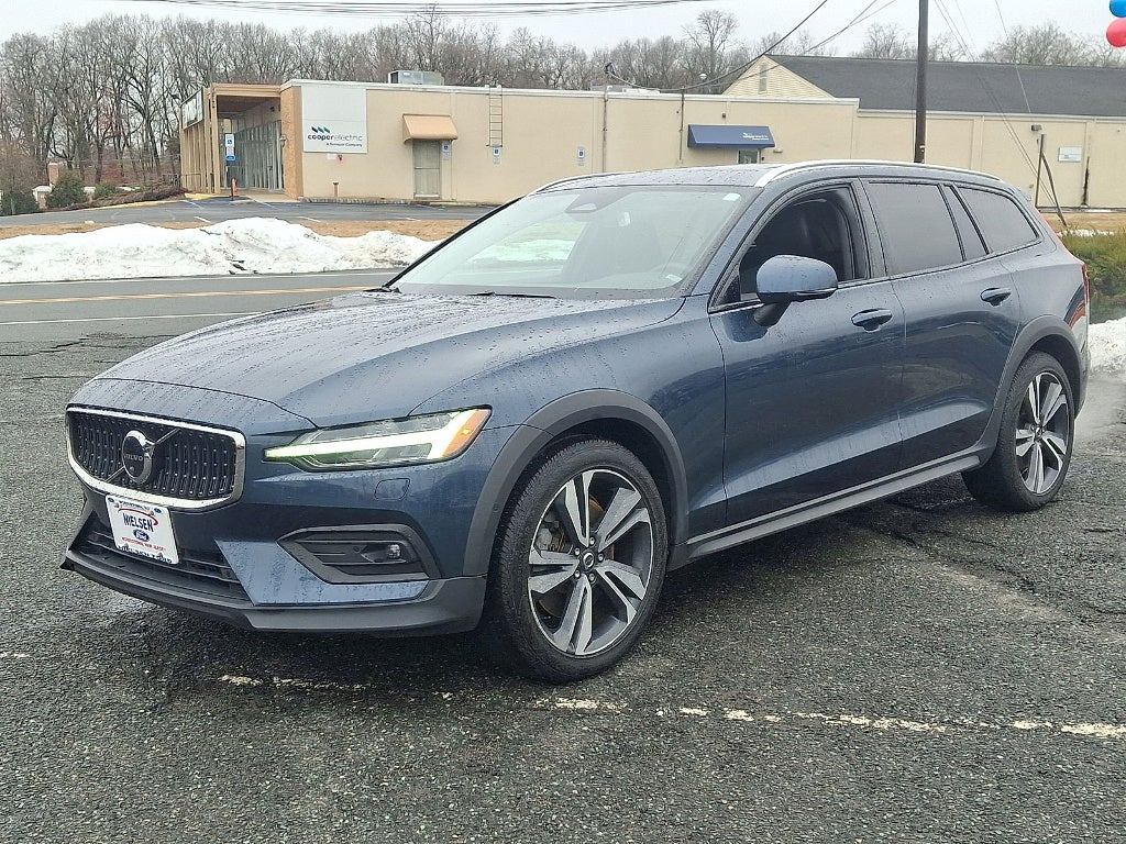 2023 Volvo V60 Cross Country B5 Plus